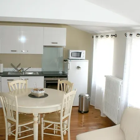Studio In With Shared Pool Enclosed Garden And Wifi 50 Km From The Beach *