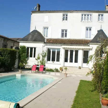 Studio In With Shared Pool Enclosed Garden And Wifi 50 Km From The Beach *