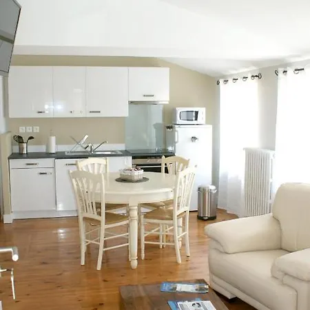 Studio In With Shared Pool Enclosed Garden And Wifi 50 Km From The Beach