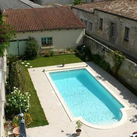 Studio In With Shared Pool Enclosed Garden And Wifi 50 Km From The Beach アパート